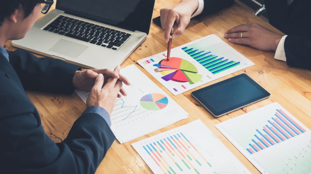 Cómo elegir un asesor financiero y asegurarte de que te represente bien