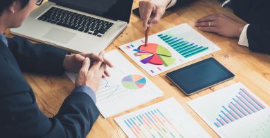 Cómo elegir un asesor financiero y asegurarte de que te represente bien